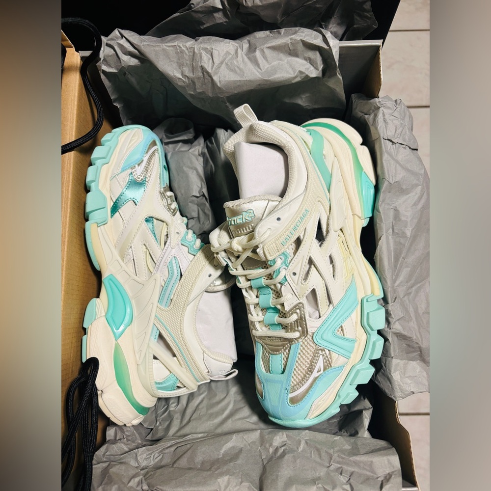 New in box Balenciaga women track sneaker
